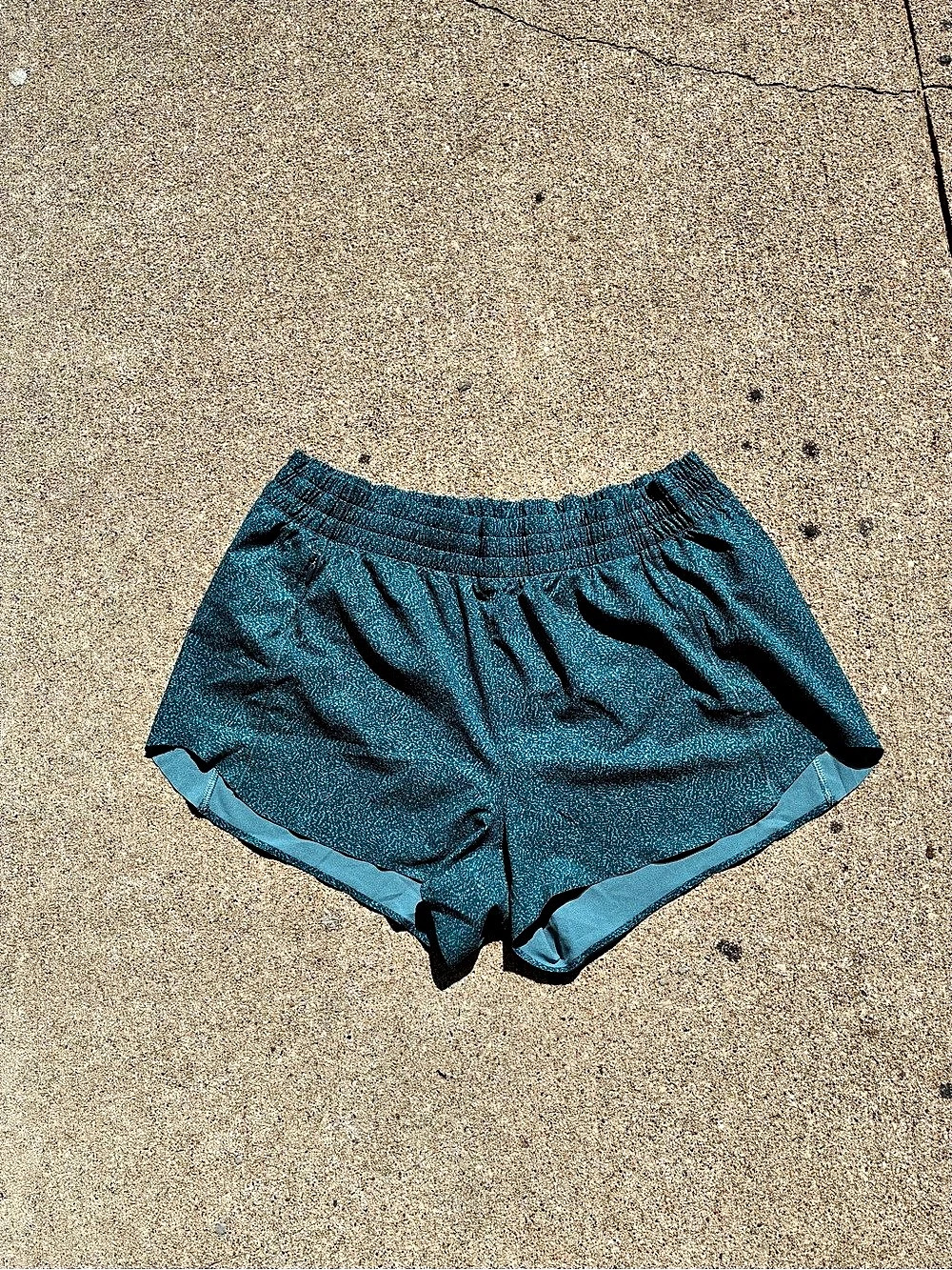 Athleta size medium run with it 3 inch athletic shorts
